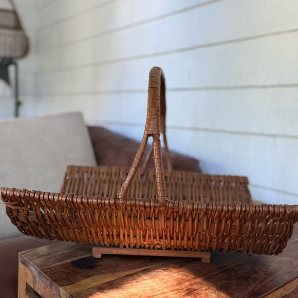 Vintage Made in Madeira Portugal Wicker gathering or Log Basket - Picture 10 of 14